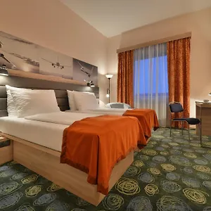מלון Ramada Airport